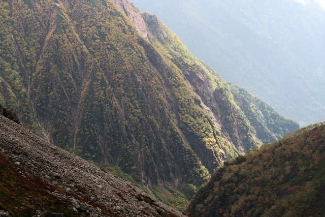 圏谷も秋 北アルプス表銀座 燕岳 つばくろだけ の山小屋 燕山荘グループ