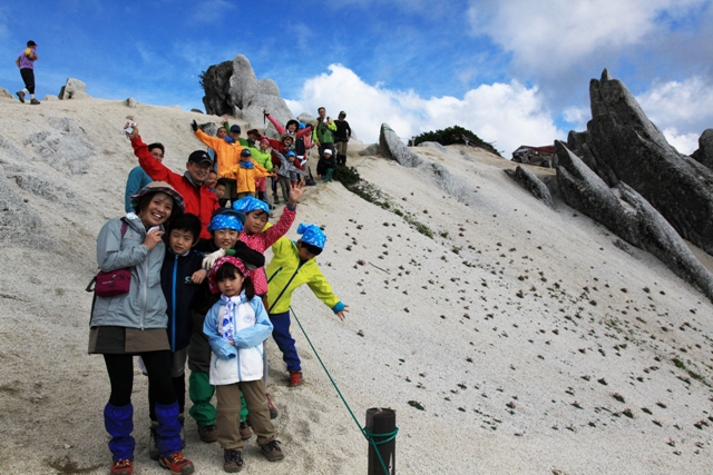 親子ふれあいファミリー登山スクール 第3回 北アルプス表銀座 燕岳 つばくろだけ の山小屋 燕山荘グループ